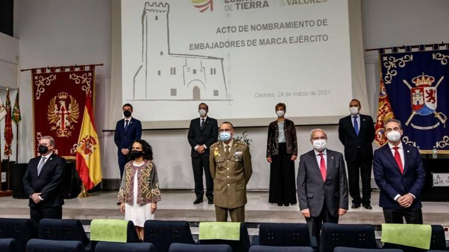 Los embajadores del Ejército subrayan la labor de los militares en la pandemia