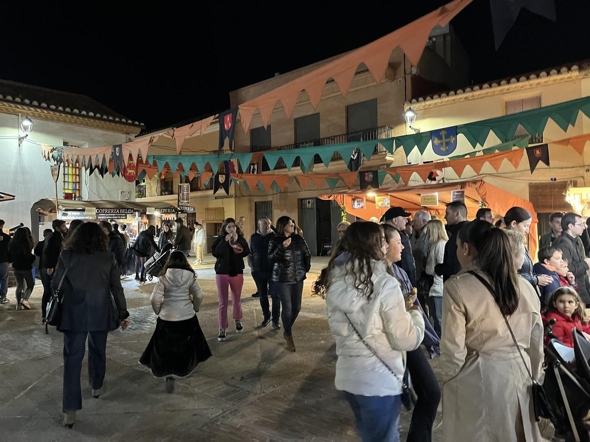 Primer día de feria en Mascarell en imágenes, una puerta abierta a la Edad Media