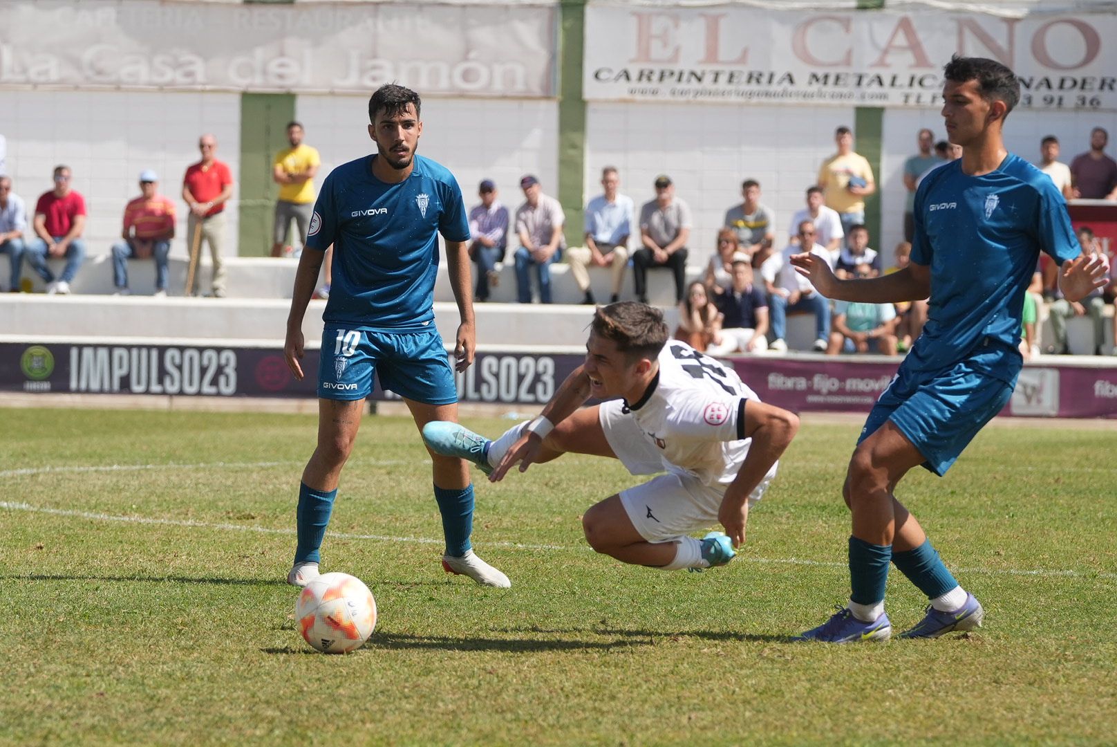 Las imágenes del derbi de Tercera entre el Pozoblanco y el Córdoba CF B