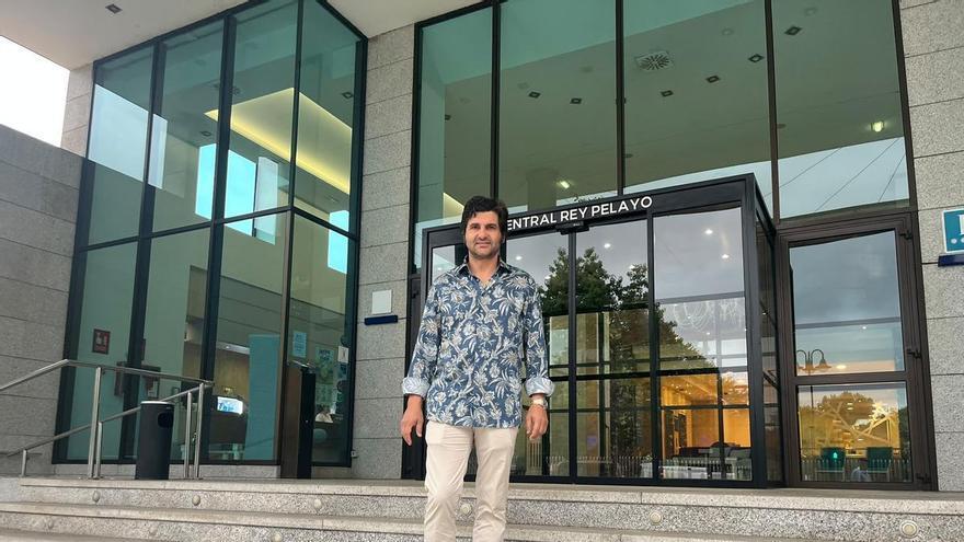 Morante de la Puebla guarda fuerzas en Gijón: paseo a media tarde por Isabel la Católica y reposo en su hotel  como previa a la corrida de mañana