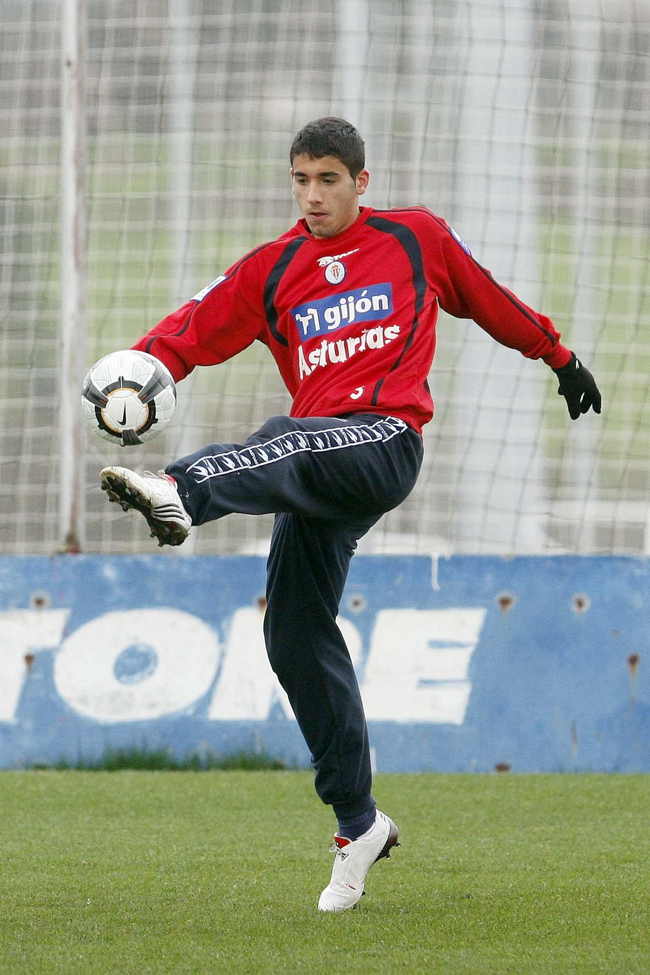 En imágenes: un repaso visual a la trayectoria de José Ángel "Cote" en el Sporting