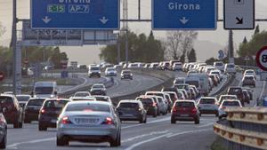 Retencions a la sortida de diverses ciutats per la segona fase de la Setmana Santa