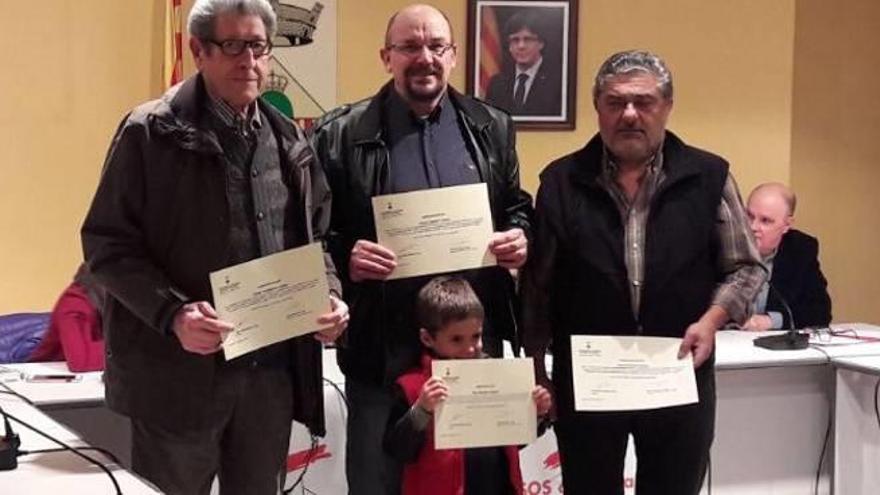 Imatge de grup dels banderers de La Corrida d&#039;enguany i el banderer de les mules que va ser-ho l&#039;any passat