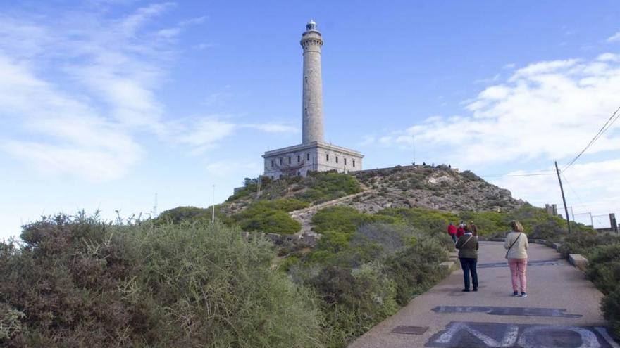 Visitas guiadas al Faro de Cabo de Palos, que arrancaron en el puente de Todos Los Santos.