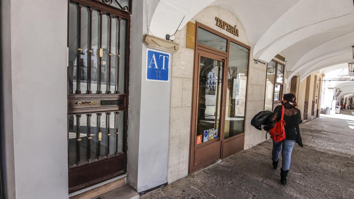 Un alojamiento turístico en la plaza Mayor de Cáceres