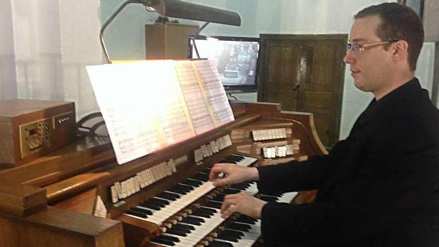 El organista zamorano Daniel Martín Salvador.