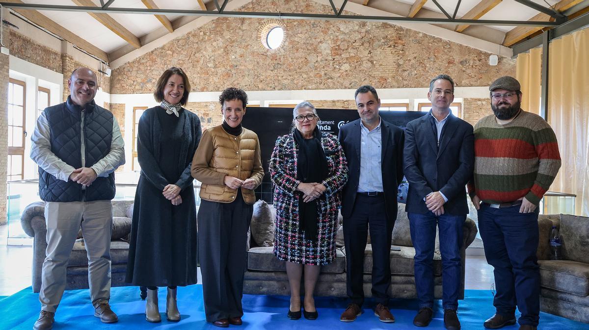 La alcaldesa de Onda, Carmina Ballester, ha inaugurado la jornada, que ha contado con la participación de la presidenta de la Cámara de Comercio de Castellón, Lola Guillamón; junto a representantes estratégicos del sector.