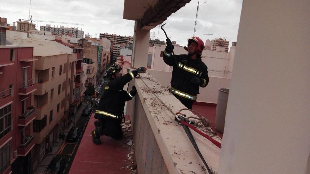 Cierre de la calle Castrillo por caída de cascotes de un edificio