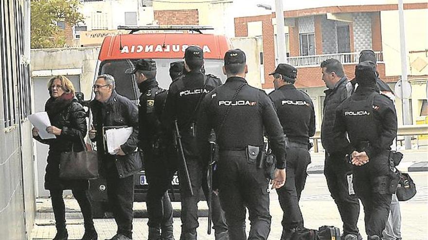 Amplio despliegue policial para un desalojo en una finca de Castellón