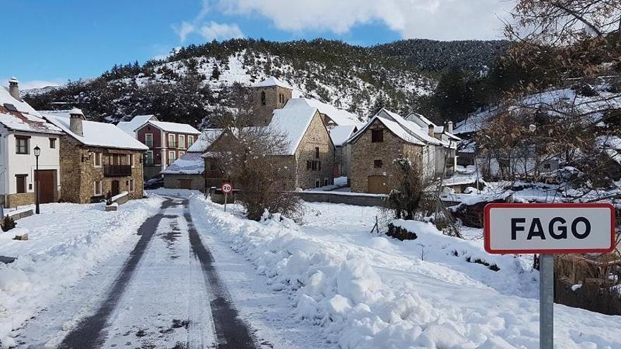 El frente frío azota la red viaria y la nieve podría llegar a Zaragoza