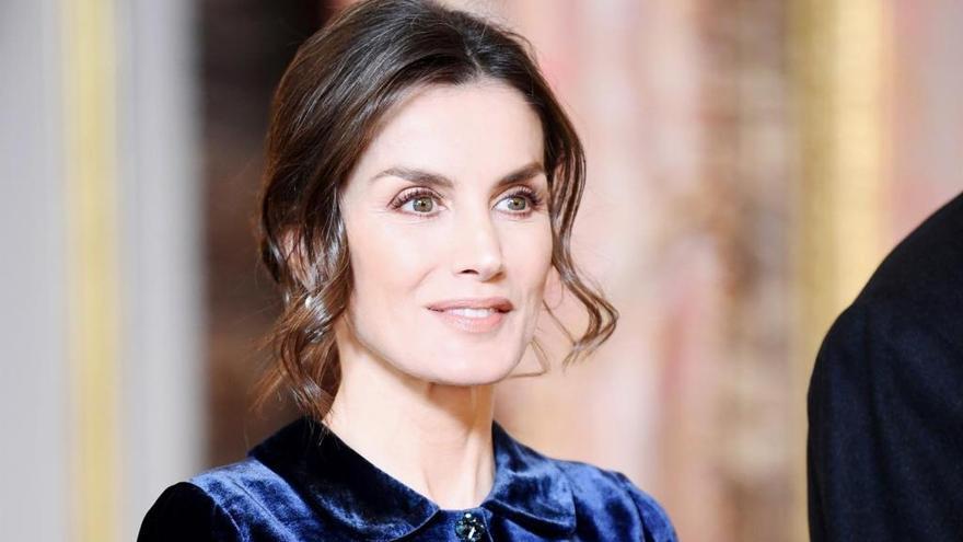 Letizia, terciopelo y pendientes de Bulgari