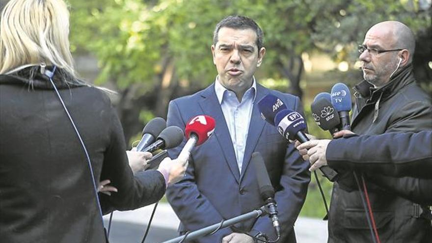 La coalición del Gobierno de Tsipras se rompe por Macedonia