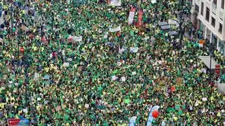 València rebosa con una manifestación masiva de 35.000 docentes