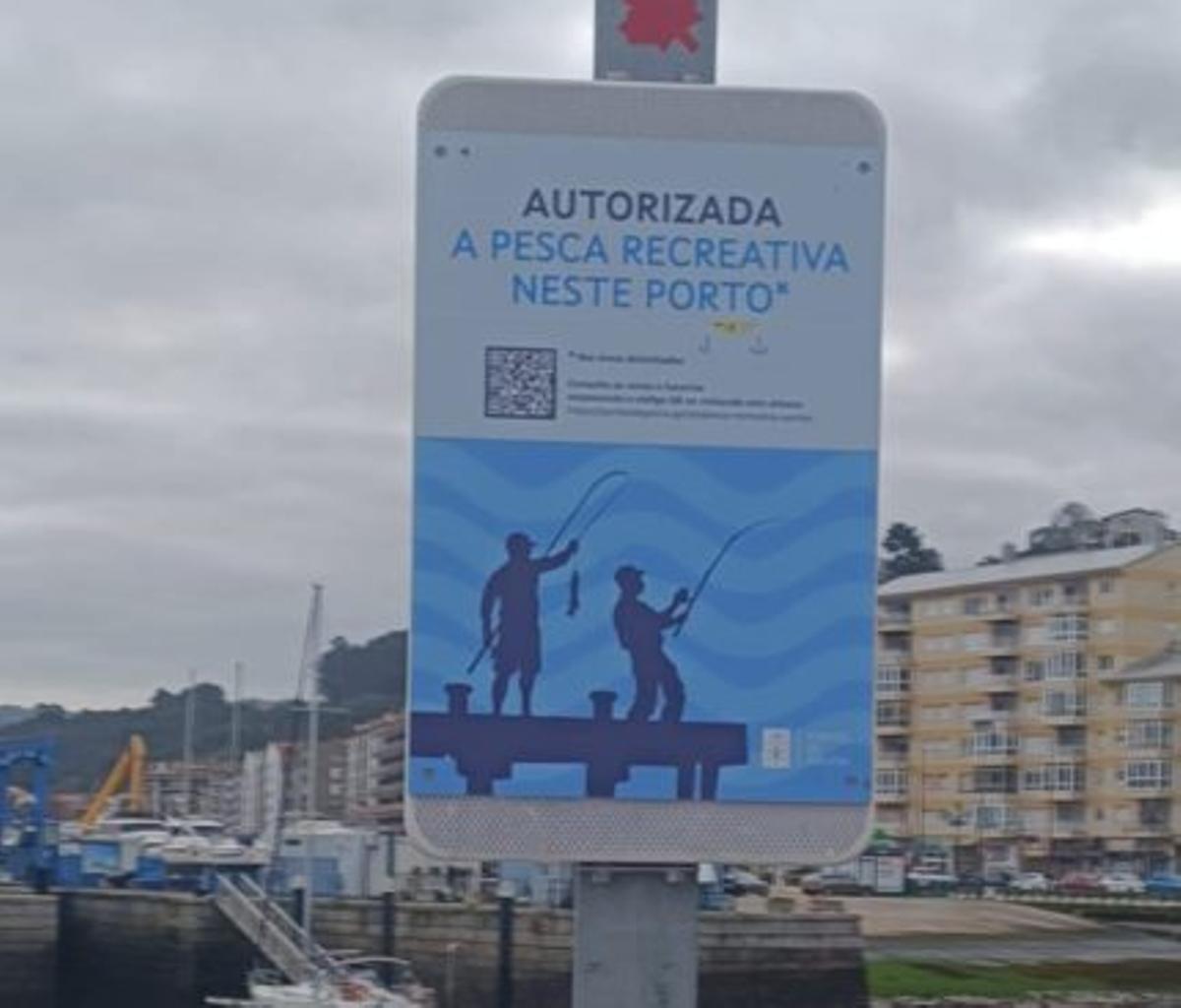 Uno de los carteles instalados. |