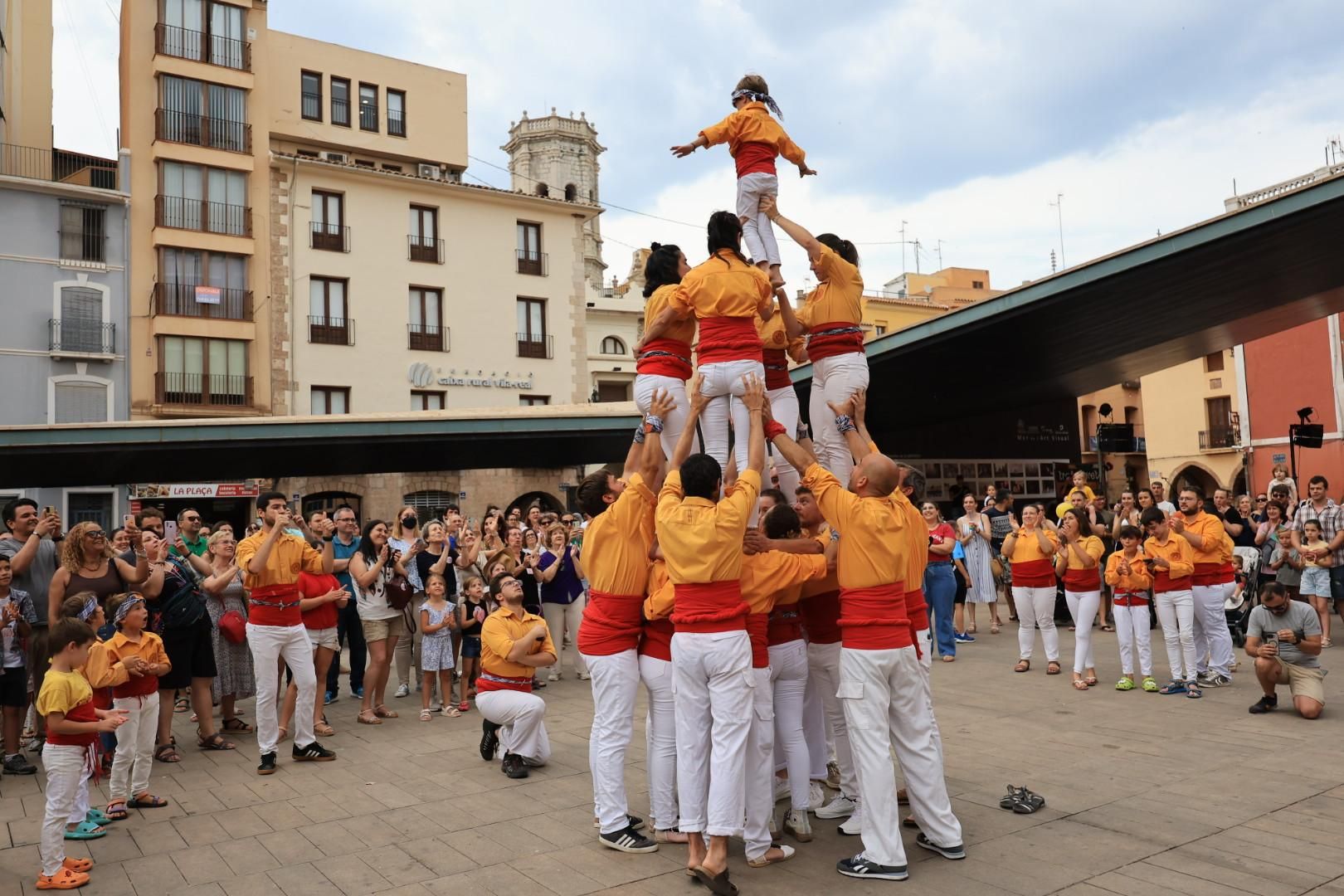 Les fotos de com Vila-real 'trau la llengua' per a defensar el valencià