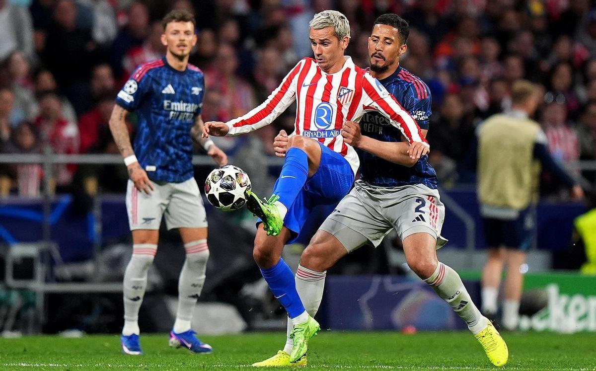 Antoine Griezmann, en la imagen ante el Arsenal, entró en la lista para València, aunque el plan de Simeone es reservarlo