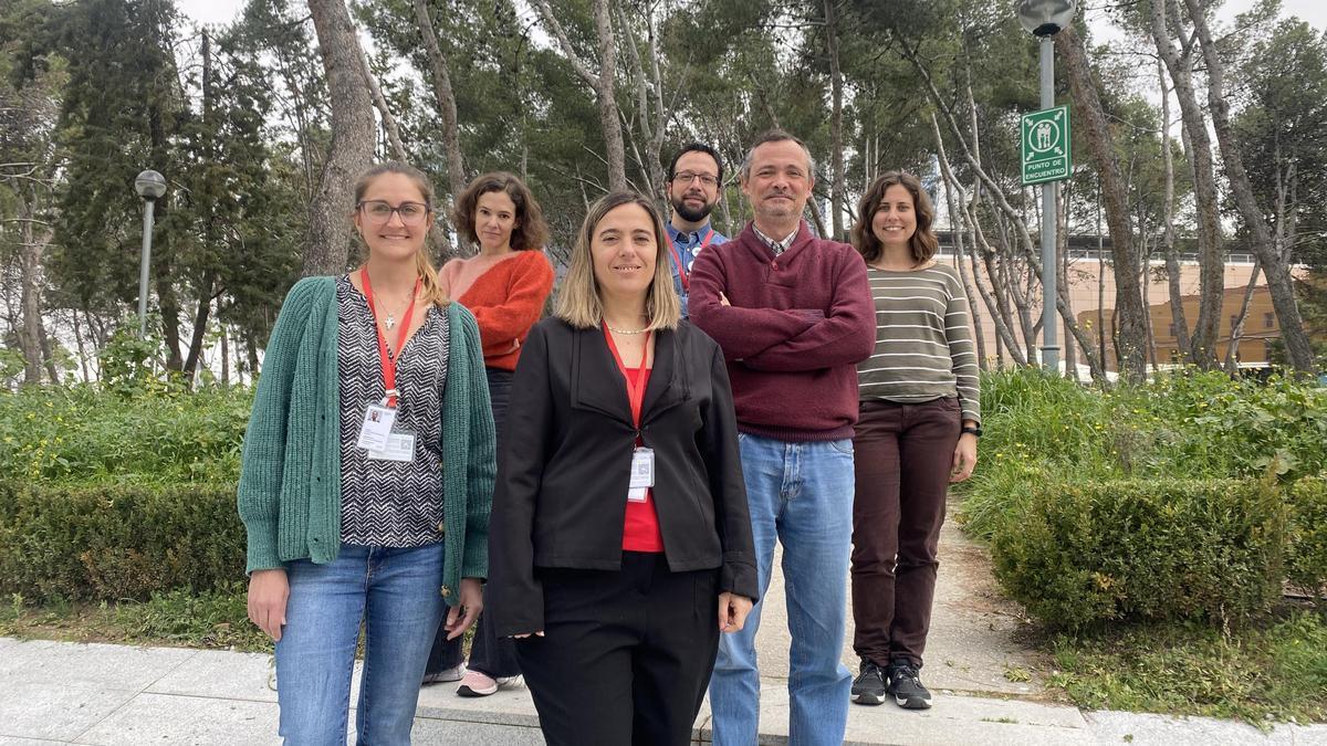 Equipo que ha desarrollado la investigación con la extremeña Guadalupe Sabio (centro de la imagen ) y Ayelén Santamans en primer término.