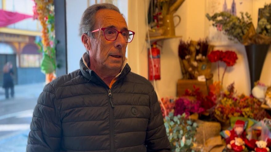 Manuel Mora es un vecino muy conocido en el barrio y fue uno de los artífices de la petalá a la Esperanza de Triana