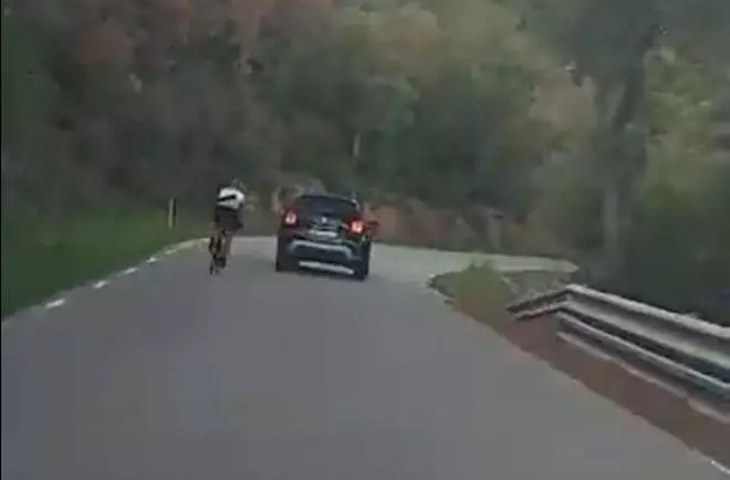 Denunciat un ciclista per conducció temerària