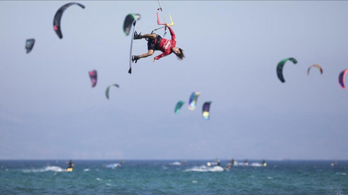 Vuelve a Tarifa el mejor kitesurf del mundo