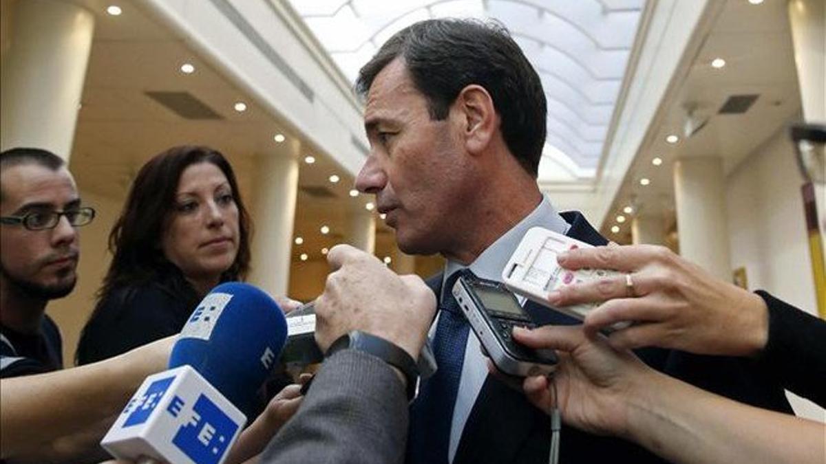 Tomás Gómez, en los pasillos del Senado, este martes.