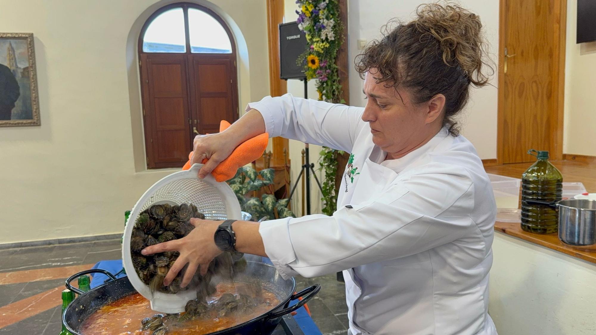 Así fue la masterclass de la guisandera Pilar Ramos con las llámparas como protagonistas en Quintes