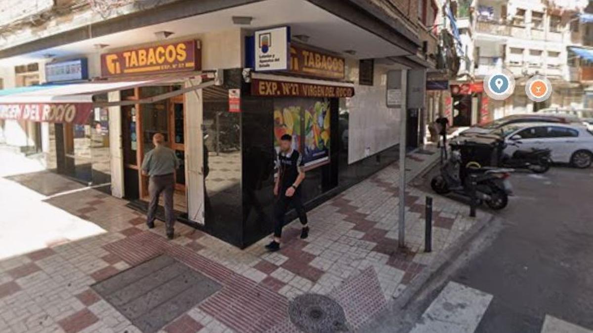 El despacho donde se ha sellado el boleto premiado está situado en avenida Miraflores de los Ángeles, 1