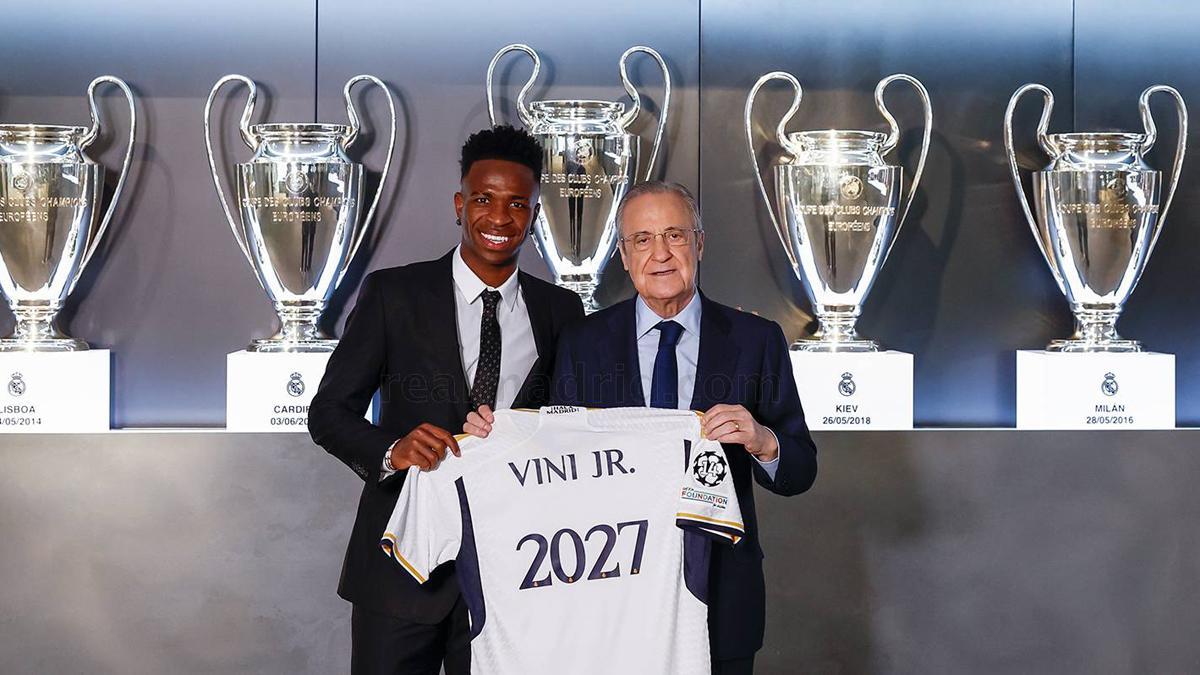 Vinicius renueva con el Real Madrid hasta 2027