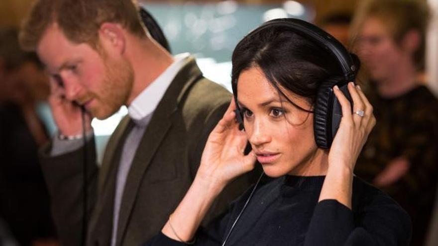 El príncipe Harry y Meghan Markle causan furor en Londres