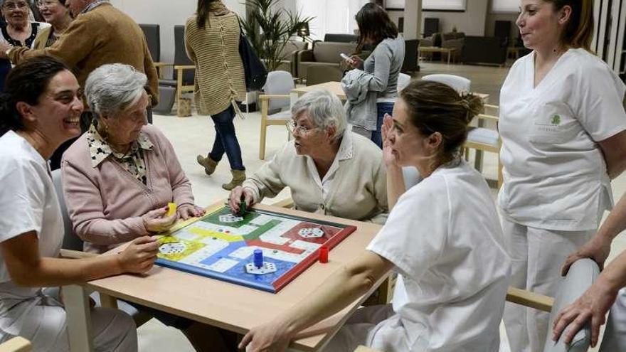 Actividades en una residencia de la tercera edad. // Brais Lorenzo