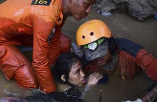 Indonesia pide ayuda internacional para los supervivientes del tsunami