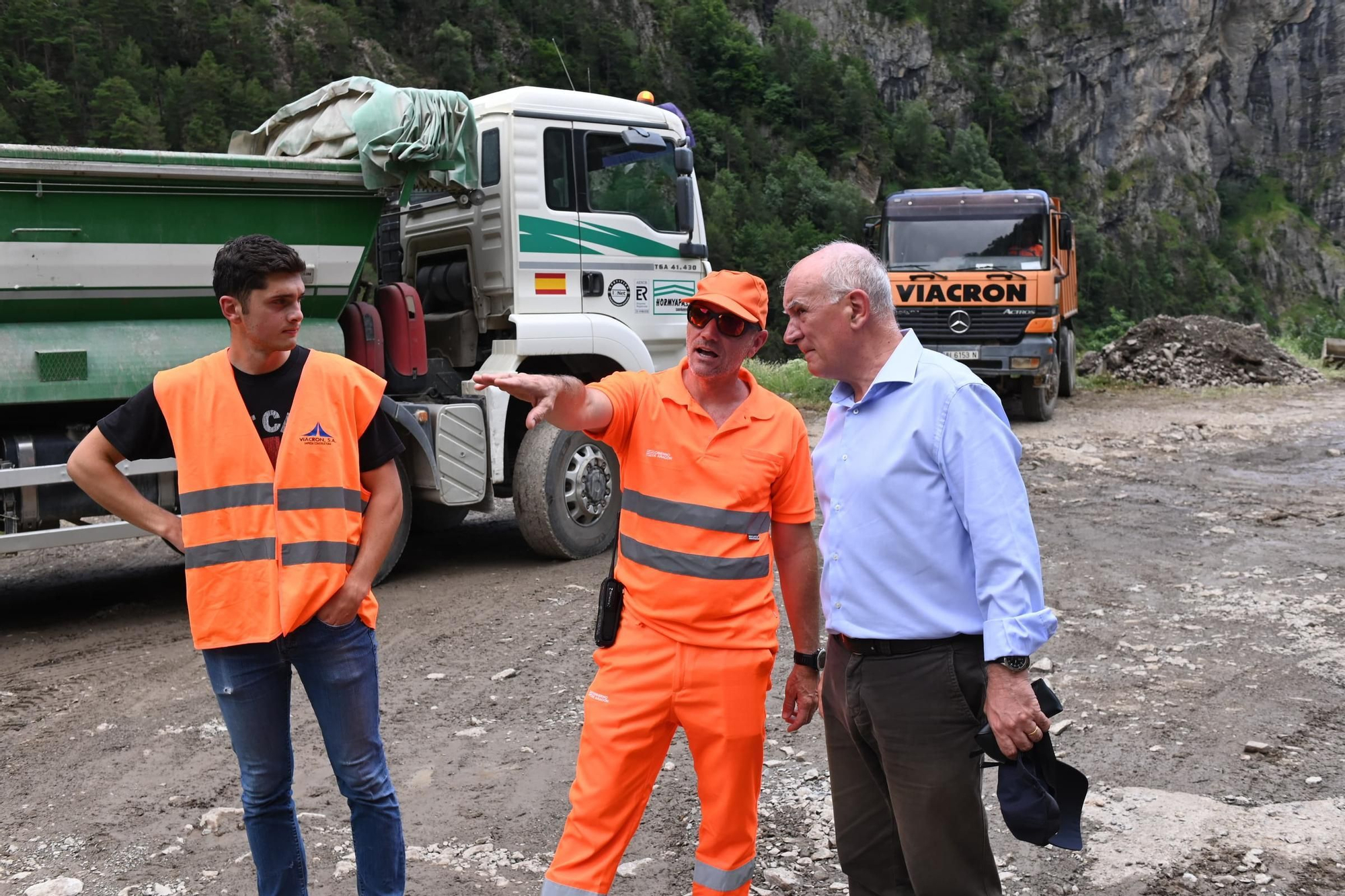 En imágenes | La DGA evacua a las personas aisladas en el Balneario de Panticosa y continúa trabajando en el arreglo de la carretera