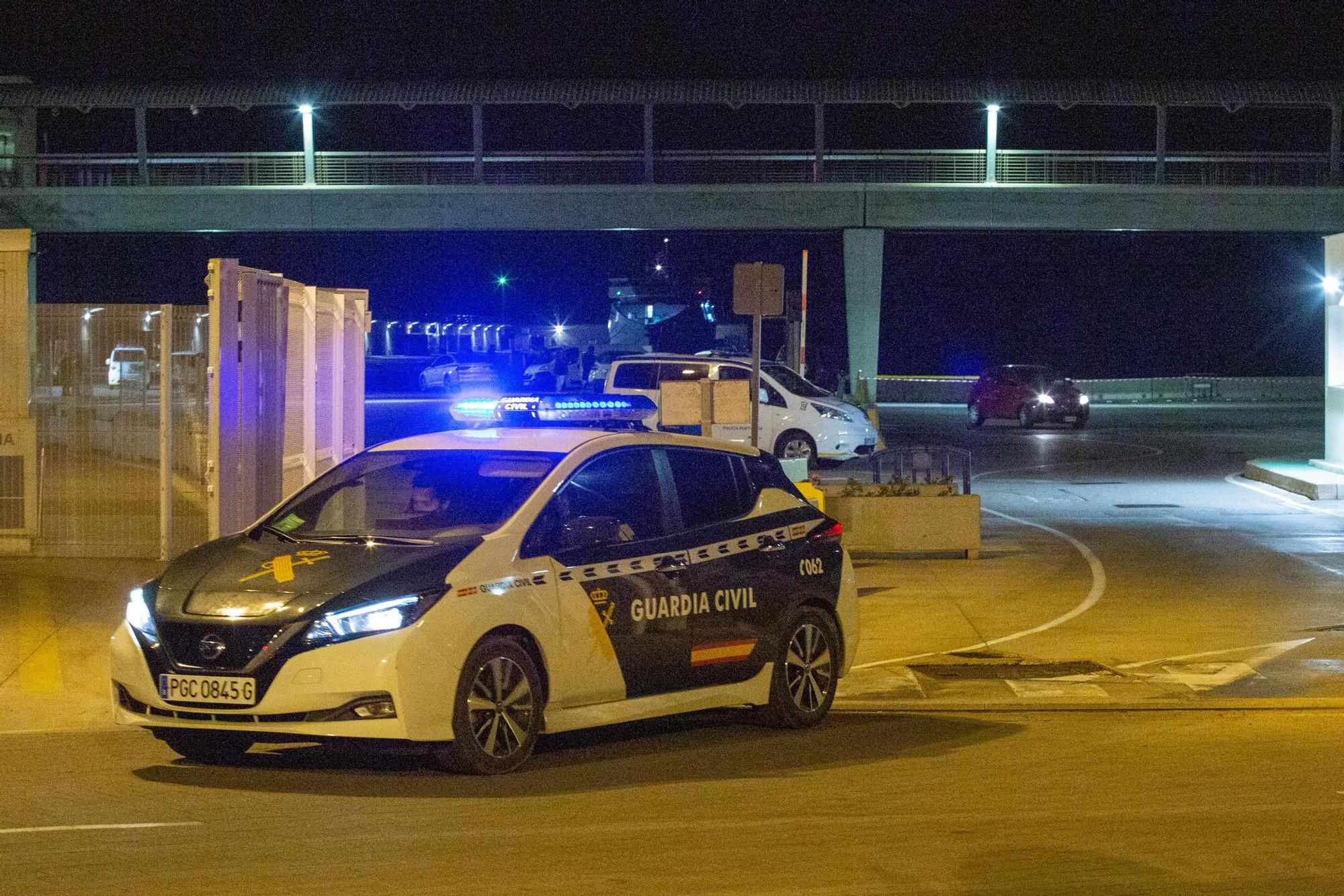 Un muerto al hundirse un barco de pesca en el puerto de Ibiza