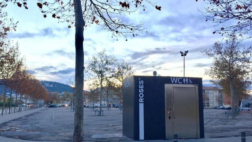 El mòdul sanitari del mercat dels diumenges.