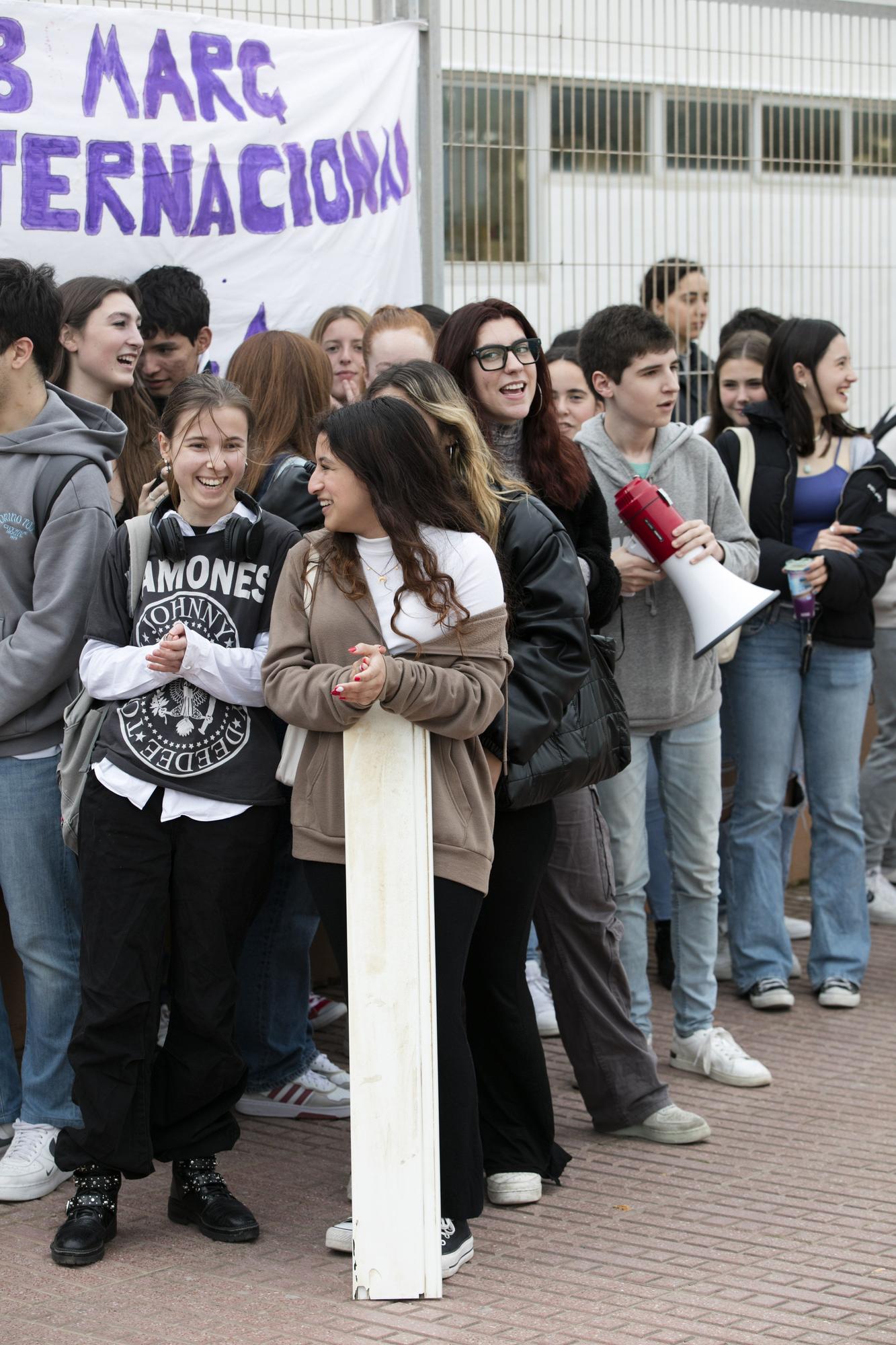 Alumnos y familias del instituto Xarc de Ibiza claman contra Educación por el mal estado del centro