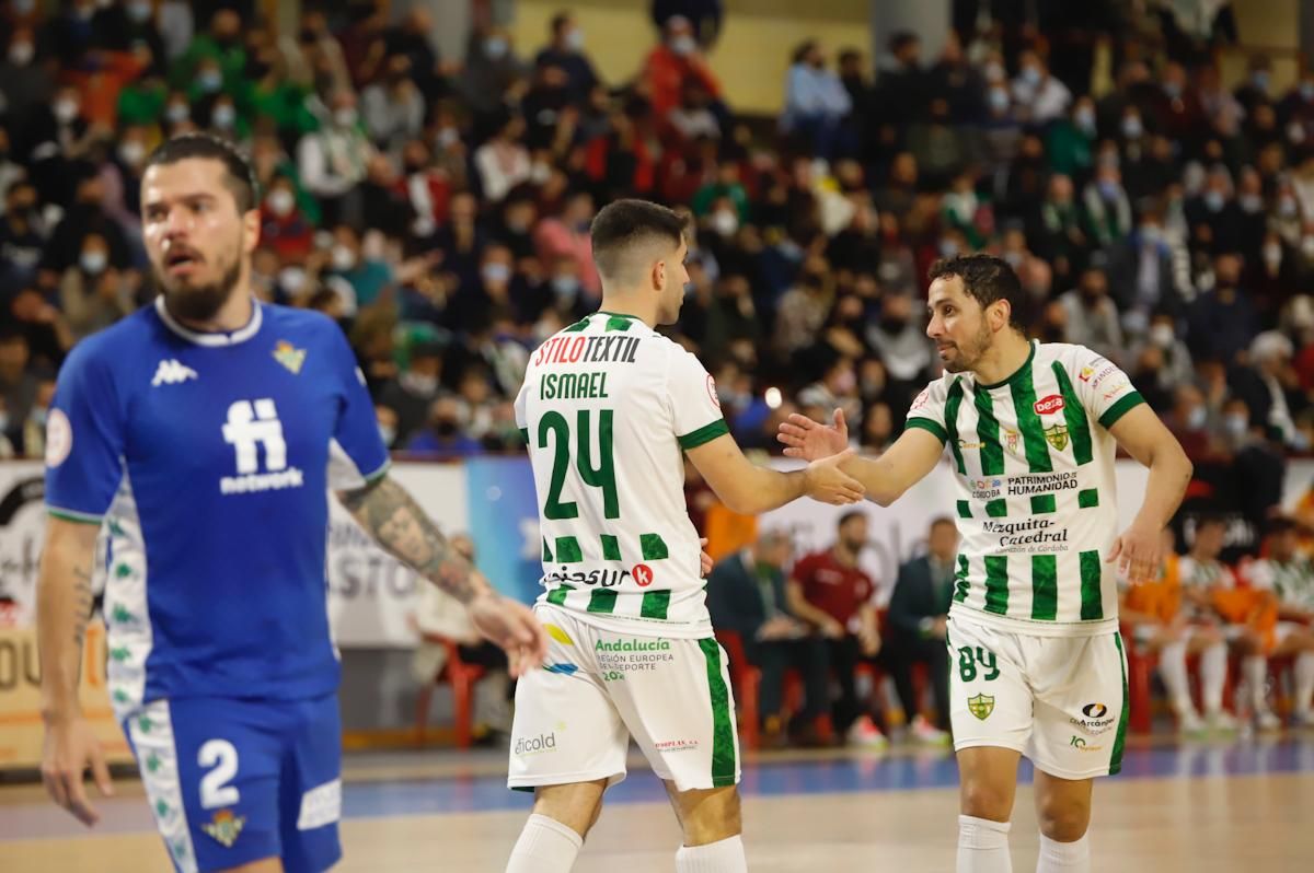 Las imágenes del derbi entre el Córdoba Futsal y el Betis en Vista Alegre