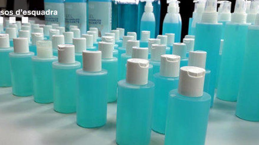 Els Mossos requisen un centenar d&#039;ampolles de gel que es venien de forma fraudulenta per la Covid-19