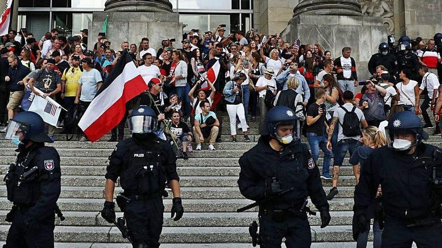 Moments de tensió a les escales del Parlament alemany