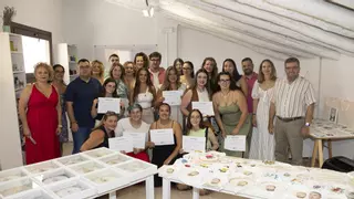 El curso de bordado en seda y oro para jóvenes de Caravaca se clausura con la mirada puesta en una segunda edición