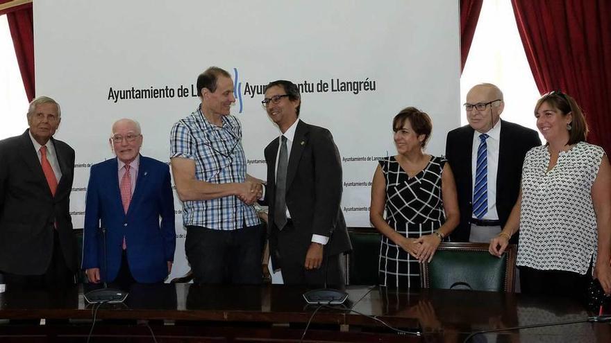 Por la izquierda, Yago Pico de Coaña, Florentino Martínez, Jesús Sánchez, Alberto Coto, Begoña Serrano, José Manuel Solís y Paula Díaz.