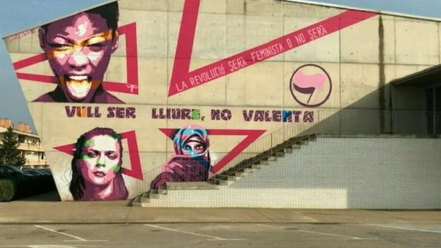 El mural que s&#039;ha pintat al pavelló.