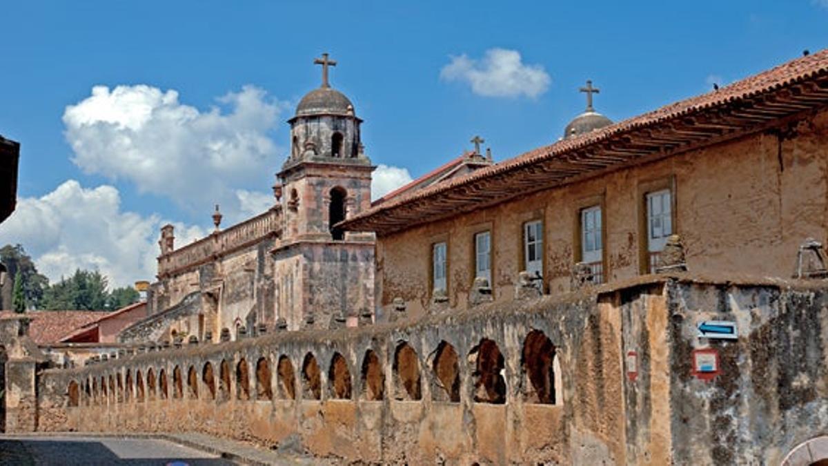 Fiestas y flores en la bella Pátzcuaro