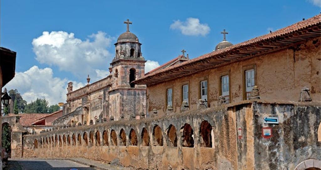 Fiestas y flores en la bella Pátzcuaro