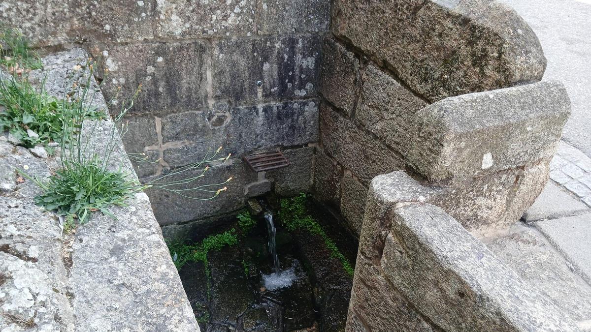 Fuente en la Rúa Real, en el centro de Cangas.