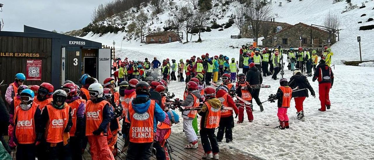 Participantes en la Semana Blanca en Fuentes de Invierno. | A. V.