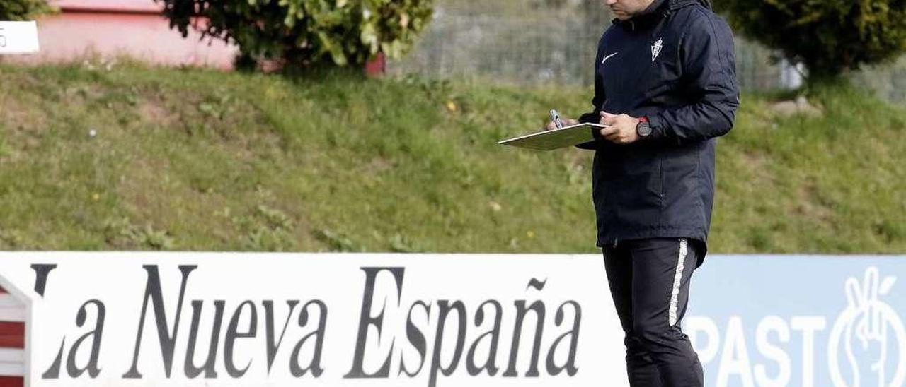 José Alberto, durante un entrenamiento del Sporting.