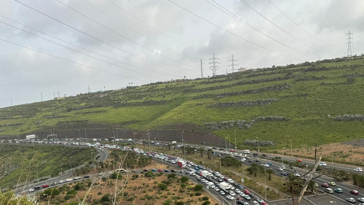 Imagen de grandes retenciones en Las Palmas de Gran Canaria