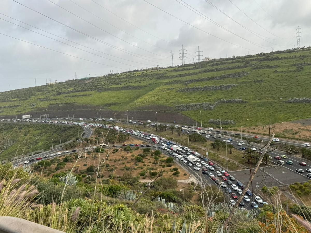 Imagen de grandes retenciones en Las Palmas de Gran Canaria