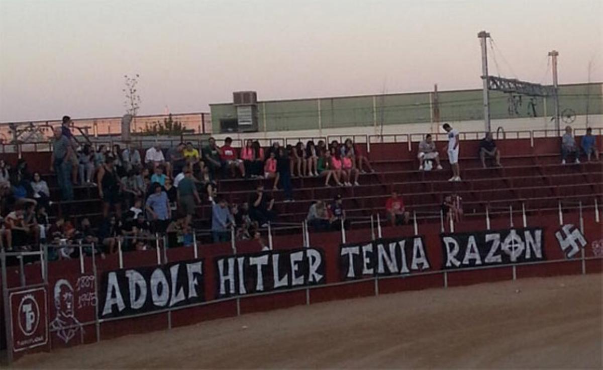 Imagen de la pintada en la plaza de toros, divulgada por el Movimiento de Izquierda Alternativa (MIA) de Pinto este miércoles.
