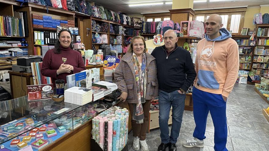 Cincuenta años de historia de la librería canguesa que comenzó siendo un quiosco y hoy es un referente cultural